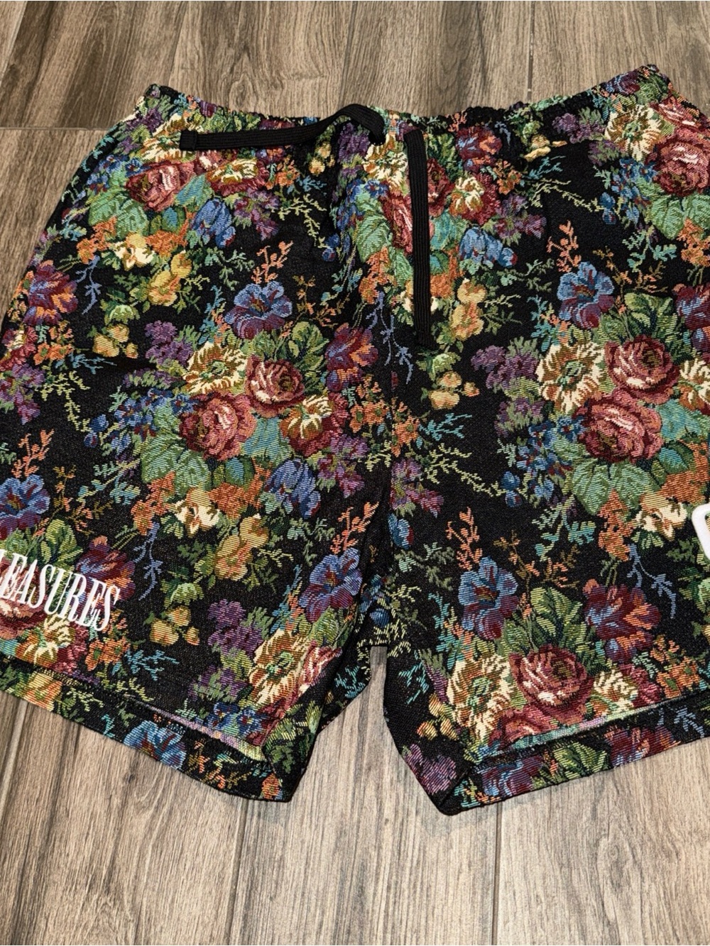 MLB by Pleasures Floral Tapestry Shorts in Black with Multicolor Bouquet Men XL